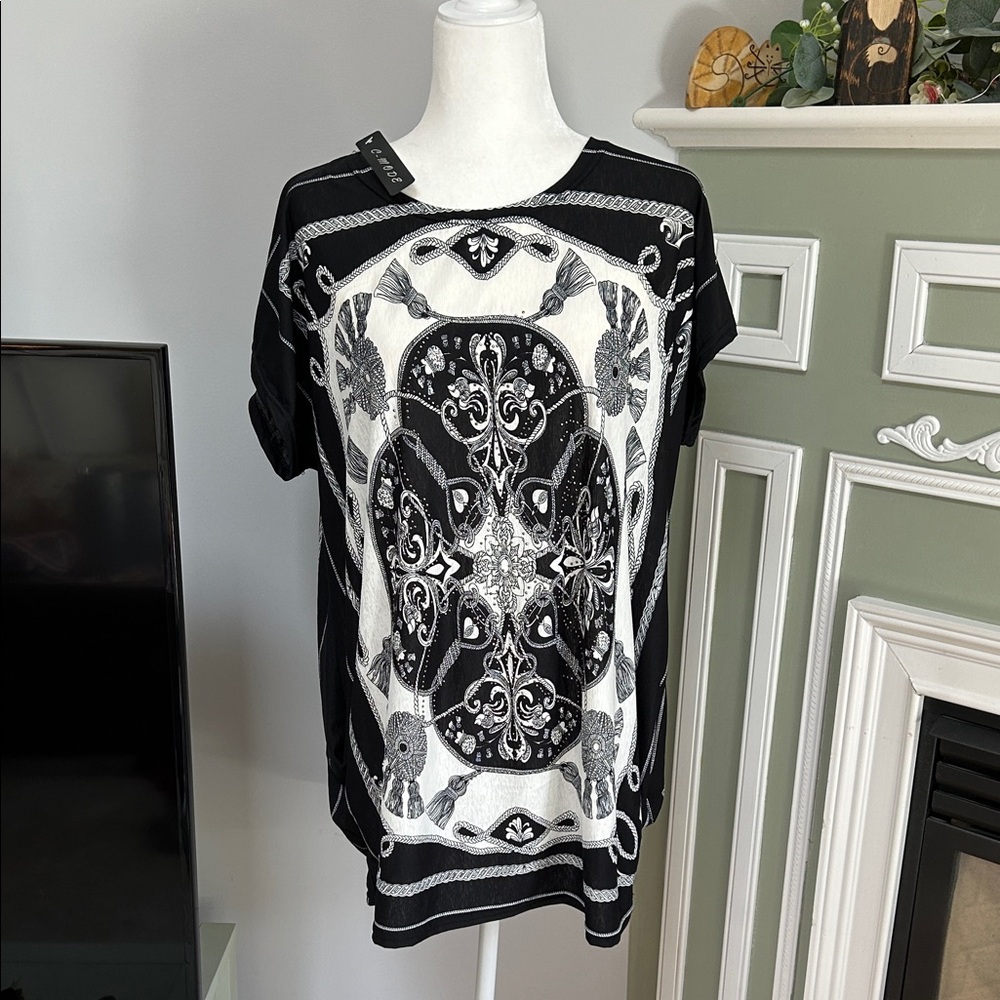 Chic Black and White Women's Short Sleeve Top